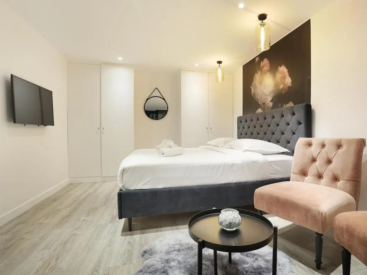 Rent A Room - Apartment St Honore location