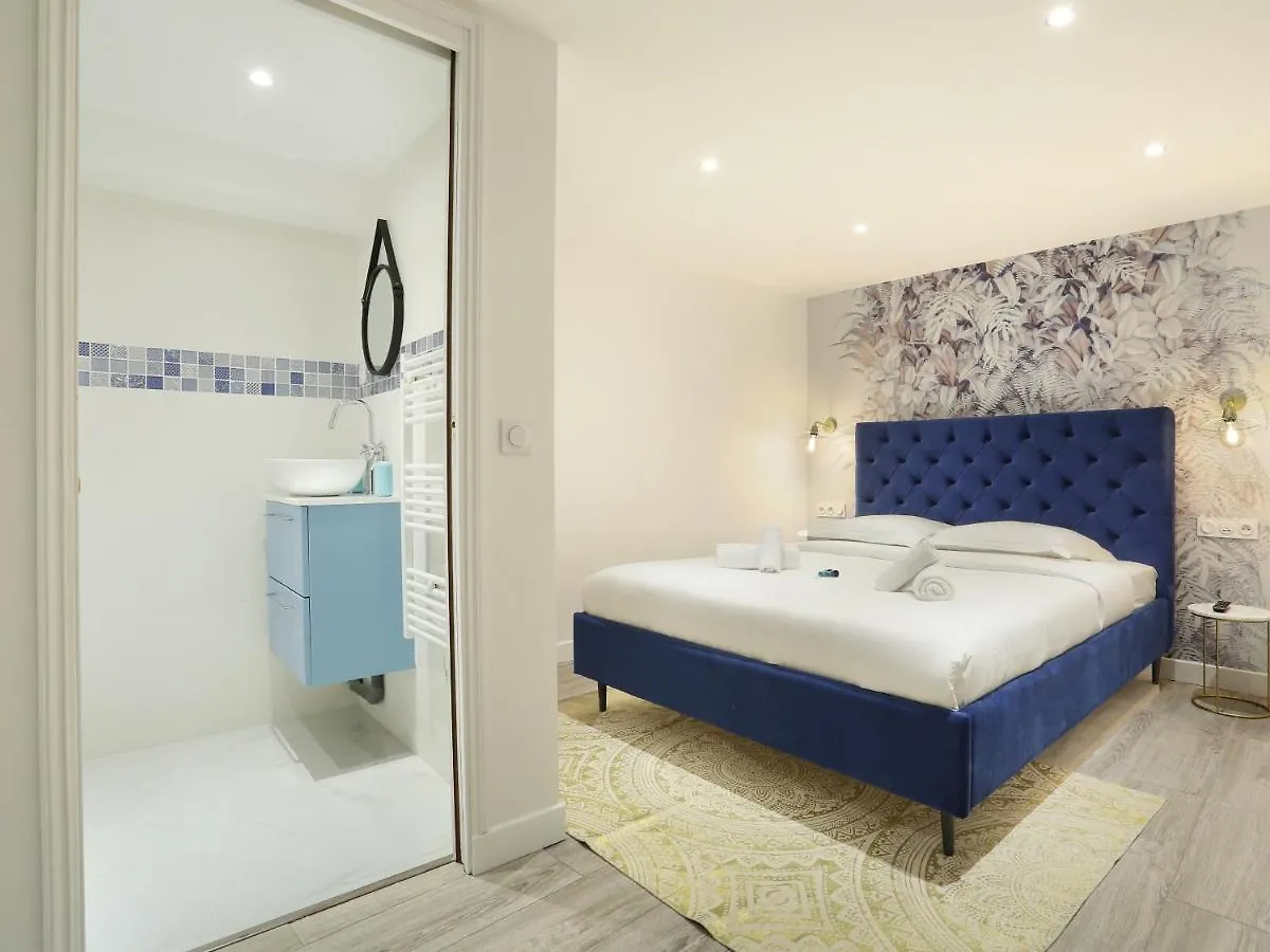 Rent A Room - Apartment St Honore Paris France