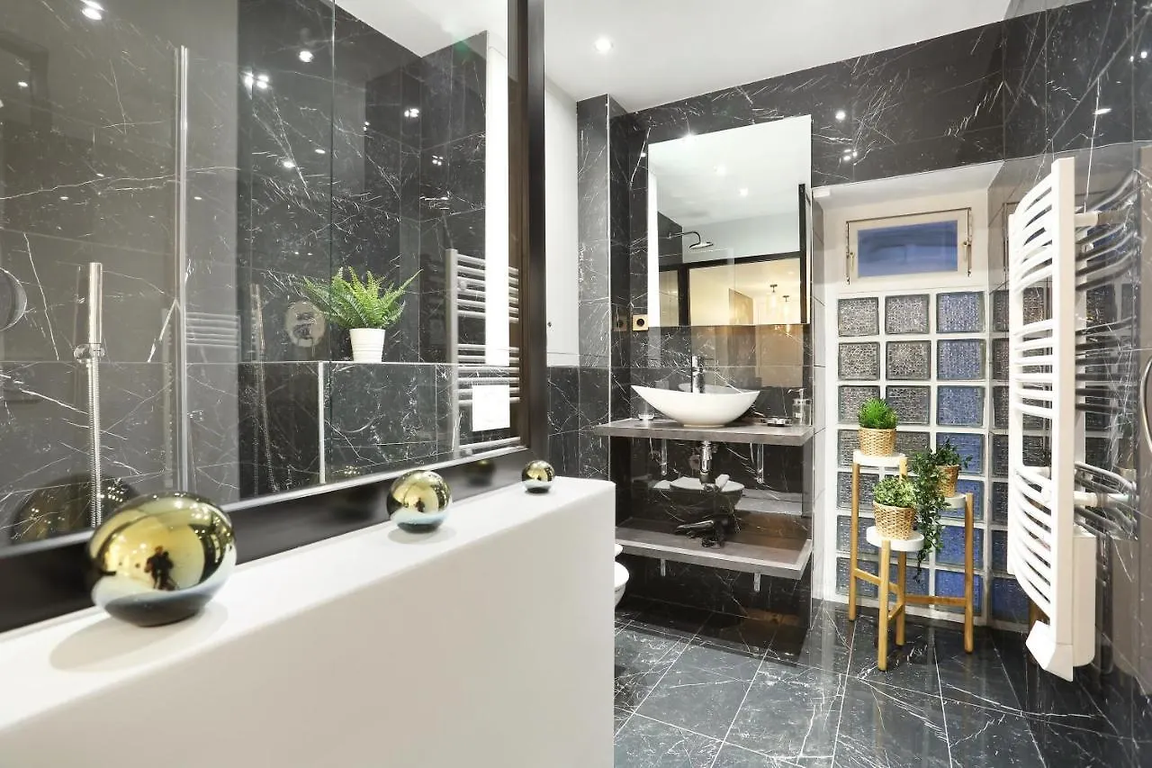 Rent A Room - Apartment St Honore Paris